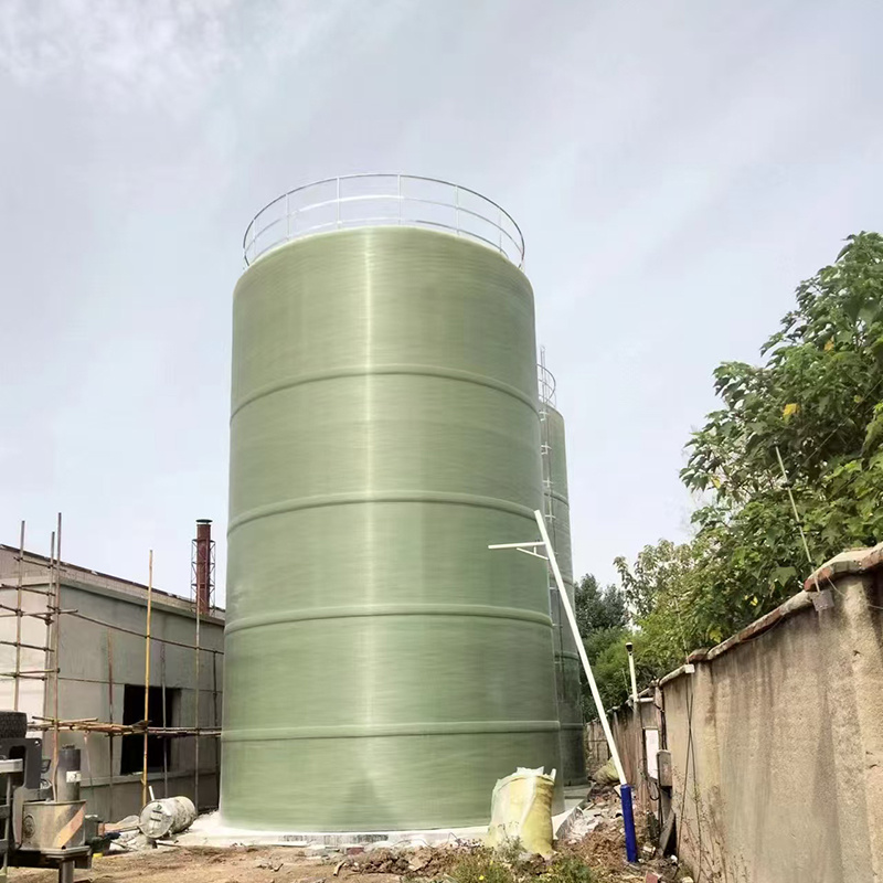 Réservoir de stockage vertical en FRP
